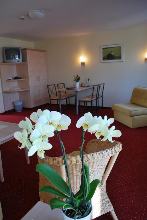 Mueritz-Strandhotel Röbel Стая снимка